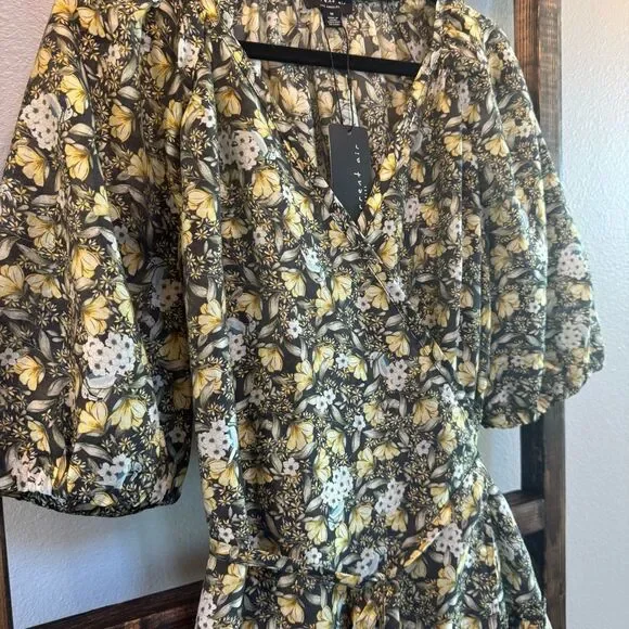 NWT Current Air M Gray Floral Wrap Dress Ruffle Mini V-Neck Puff Sleeve Cottage - Picture 7 of 9